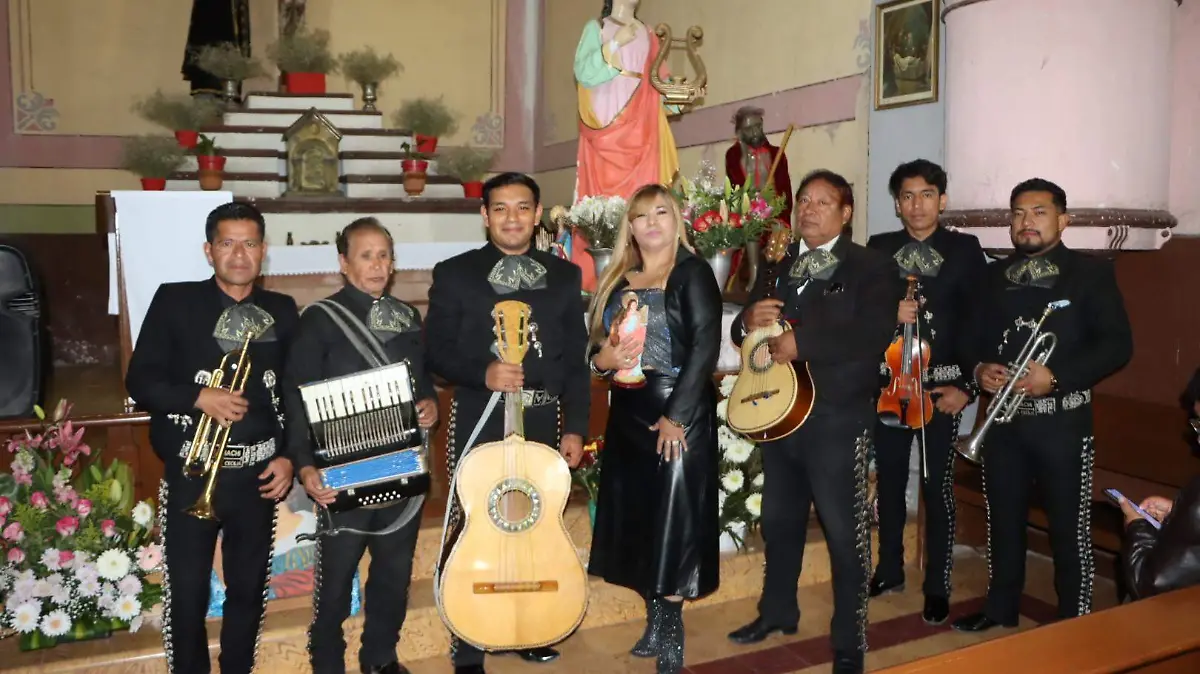 FOTO PRINCIPAL SJR Algunos artistas ofrecieron una serenta en el templo